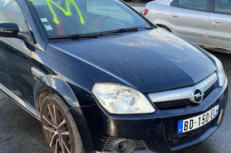 Pare boue avant droit OPEL TIGRA 2