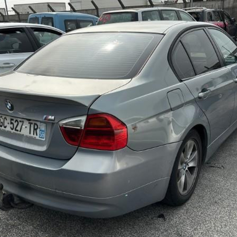 BMW SERIE 3 E90 PHASE 1 320d 2.0D - 16V TURBO Photo n°5