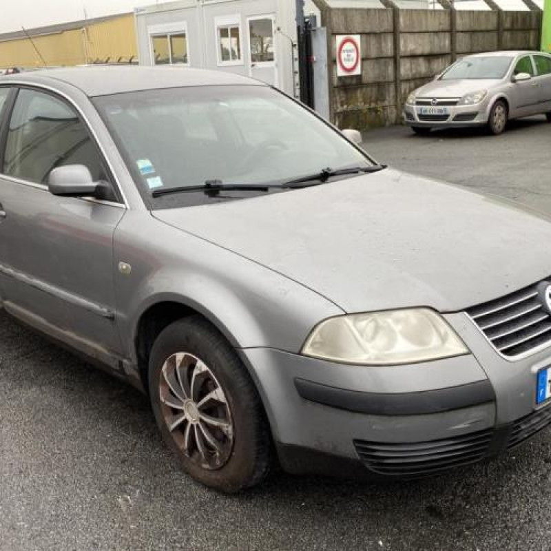 Pare choc arriere VOLKSWAGEN PASSAT 4 Photo n°2