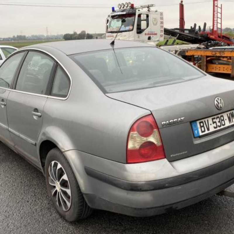 Pare choc arriere VOLKSWAGEN PASSAT 4 Photo n°4