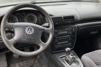 Pare choc arriere VOLKSWAGEN PASSAT 4