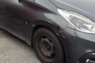 Pare choc arriere PEUGEOT 208 1