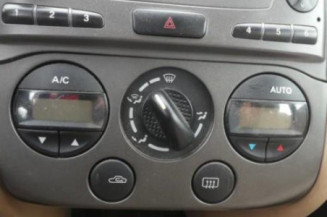 Poignee interieur avant droit NISSAN PRIMERA 2