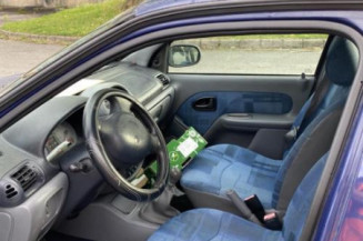 Poignee interieur avant droit RENAULT CLIO 2