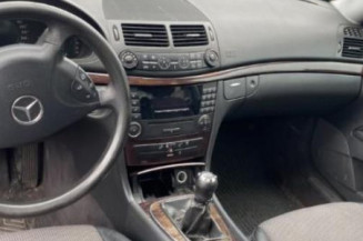 Poignee interieur avant droit MERCEDES CLASSE E 211