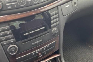 Poignee interieur avant droit MERCEDES CLASSE E 211