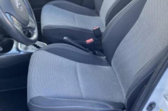 Poignee interieur avant droit TOYOTA YARIS 3