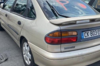 Poignee porte avant gauche RENAULT LAGUNA 1