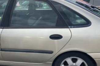 Poignee porte avant gauche RENAULT LAGUNA 1