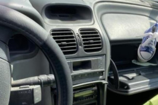 Poignee interieur avant droit RENAULT LAGUNA 1