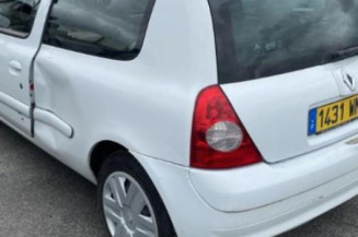 Pare choc arriere RENAULT CLIO 2