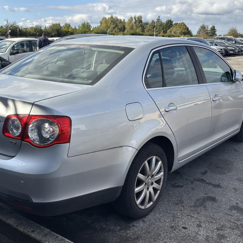 VOLKSWAGEN JETTA 3 1.9 TDI - 8V TURBO Photo n°3