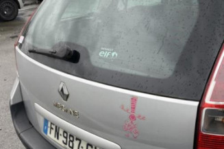 Pare boue avant droit RENAULT MEGANE 2