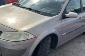 Pare boue avant droit RENAULT MEGANE 2