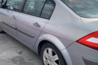 Pare boue avant droit RENAULT MEGANE 2