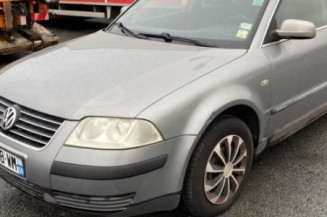 Pare boue avant droit VOLKSWAGEN PASSAT 4