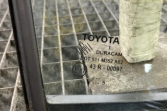 Custode avant droit (porte) TOYOTA YARIS 3