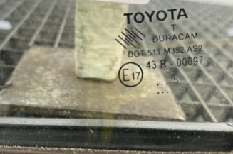 Custode avant gauche (porte) TOYOTA YARIS 3