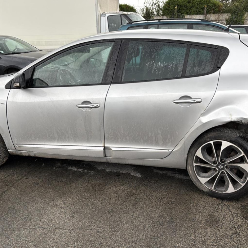 RENAULT MEGANE 3 PHASE 2 1.6 DCI - 16V TURBO Photo n°6