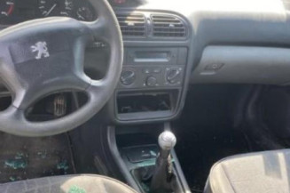 Vitre arriere droit PEUGEOT 406