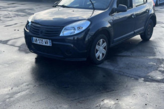 DACIA SANDERO 1 1.4i - 8V Photo n°1