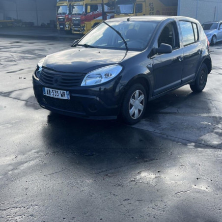 DACIA SANDERO 1 1.4i - 8V Photo n°1