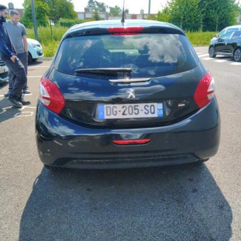 Pare boue arriere gauche PEUGEOT 208 1 Photo n°8