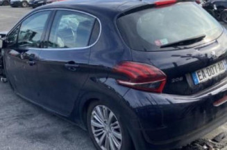 Pare boue arriere gauche PEUGEOT 208 1