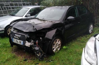 Pare boue arriere droit AUDI A1 1