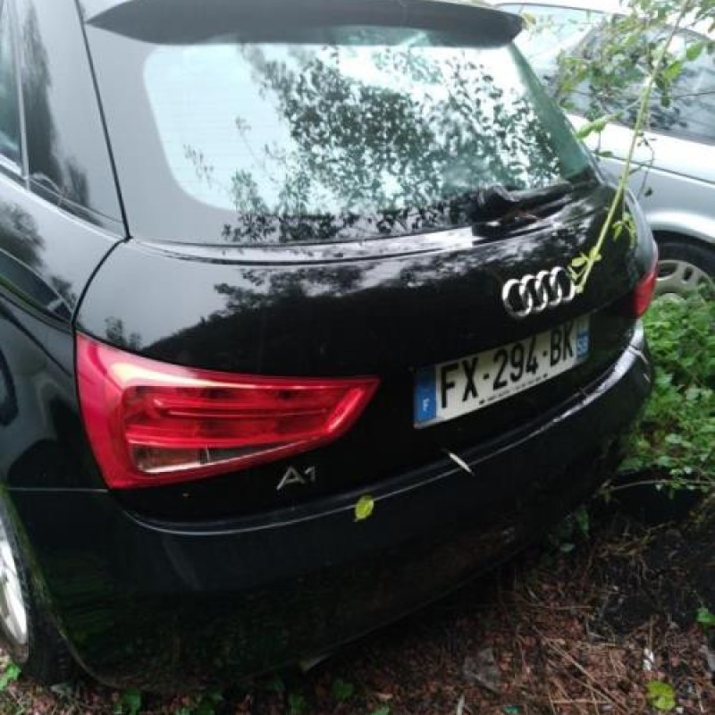 Pare boue arriere droit AUDI A1 1 Photo n°8