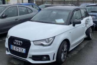 Pare boue avant droit AUDI A1 1