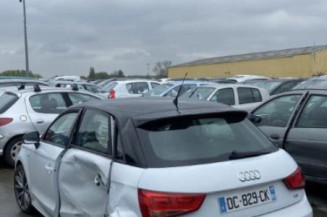 Pare boue avant droit AUDI A1 1