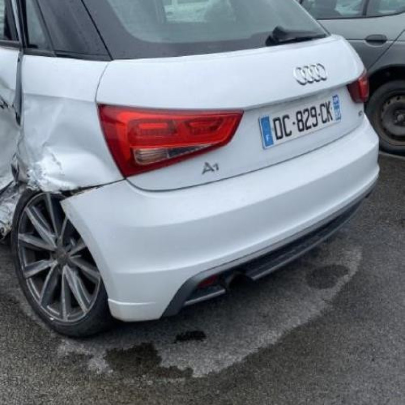 Pare boue avant droit AUDI A1 1 Photo n°10