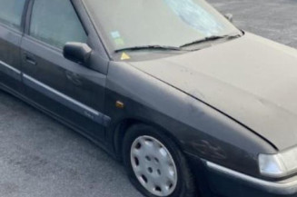 Pare boue avant gauche CITROEN XANTIA