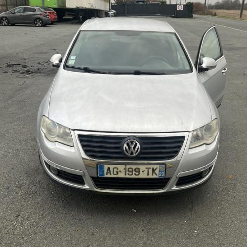 Pare boue avant droit VOLKSWAGEN PASSAT 5 Photo n°5