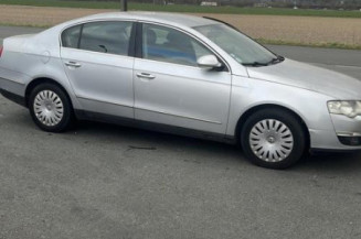 Pare boue avant droit VOLKSWAGEN PASSAT 5