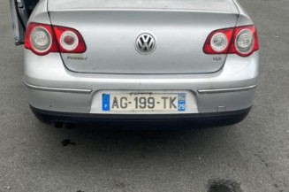 Pare boue avant droit VOLKSWAGEN PASSAT 5