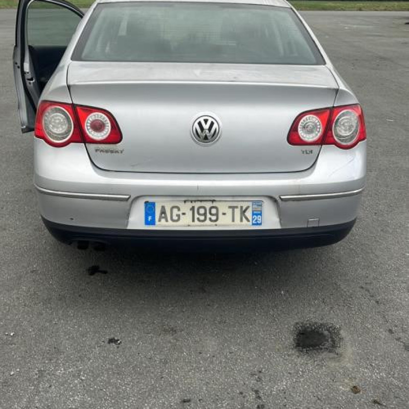 Pare boue avant droit VOLKSWAGEN PASSAT 5 Photo n°7