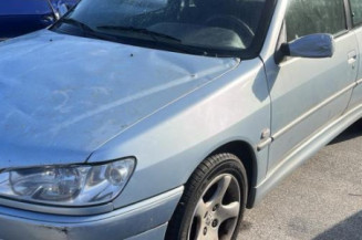 Pare boue avant droit PEUGEOT 306