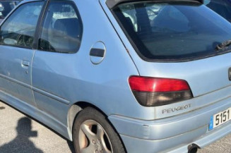 Pare boue avant droit PEUGEOT 306