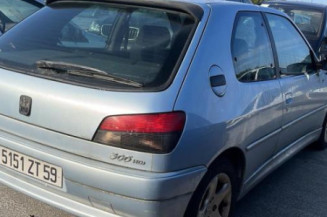 Pare boue avant droit PEUGEOT 306