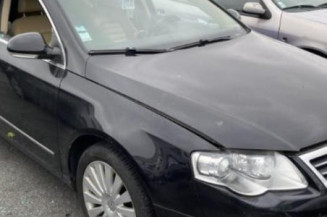 Pare boue avant gauche VOLKSWAGEN PASSAT 5