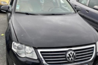 Pare boue avant gauche VOLKSWAGEN PASSAT 5