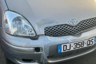 Pare boue avant gauche TOYOTA YARIS 1