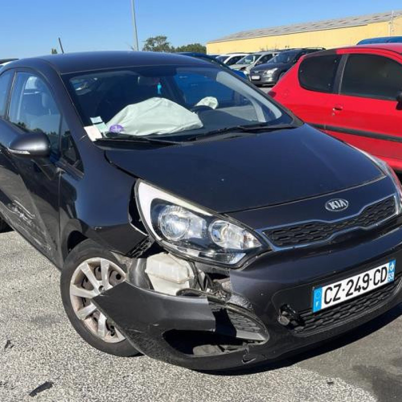 Pare boue avant gauche KIA RIO 3 Photo n°6