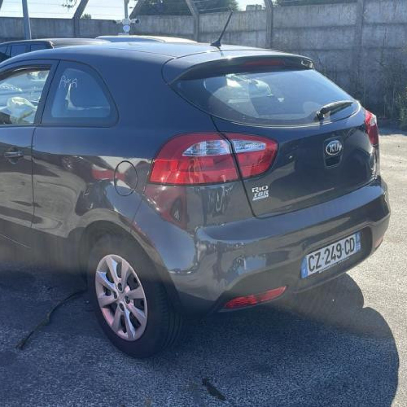 Pare boue avant gauche KIA RIO 3 Photo n°7