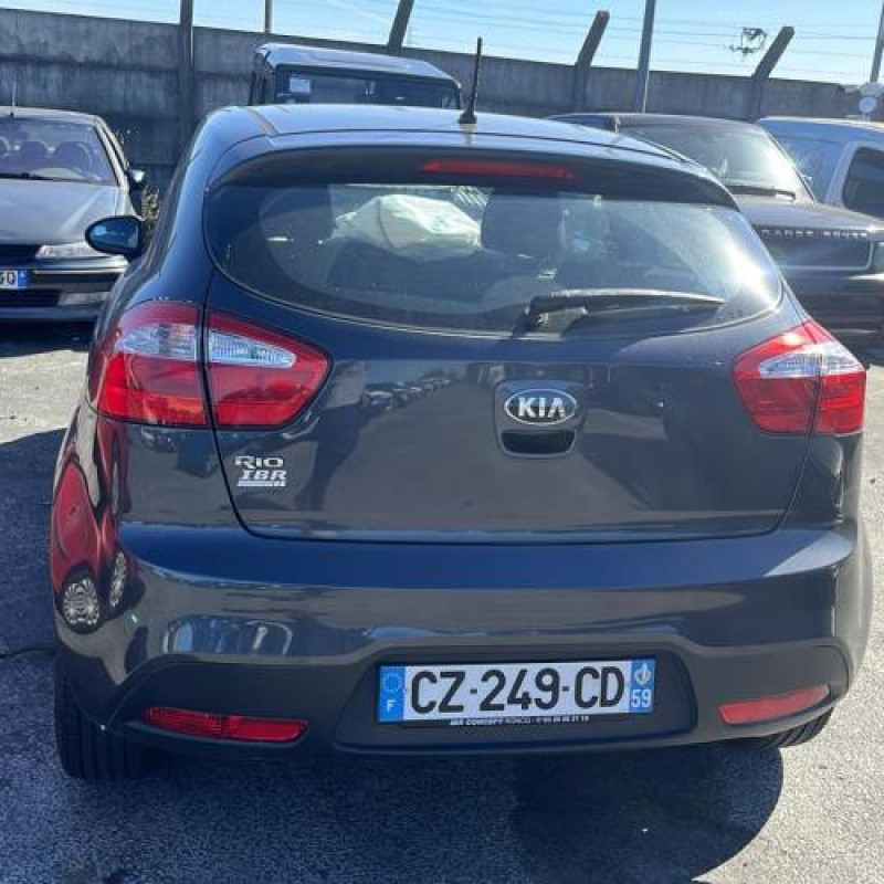 Pare boue avant gauche KIA RIO 3 Photo n°8