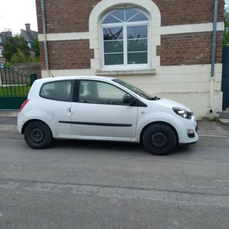 Pare boue avant gauche RENAULT TWINGO 2 Photo n°6