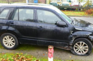 Pare boue avant gauche SUZUKI GRAND VITARA 2