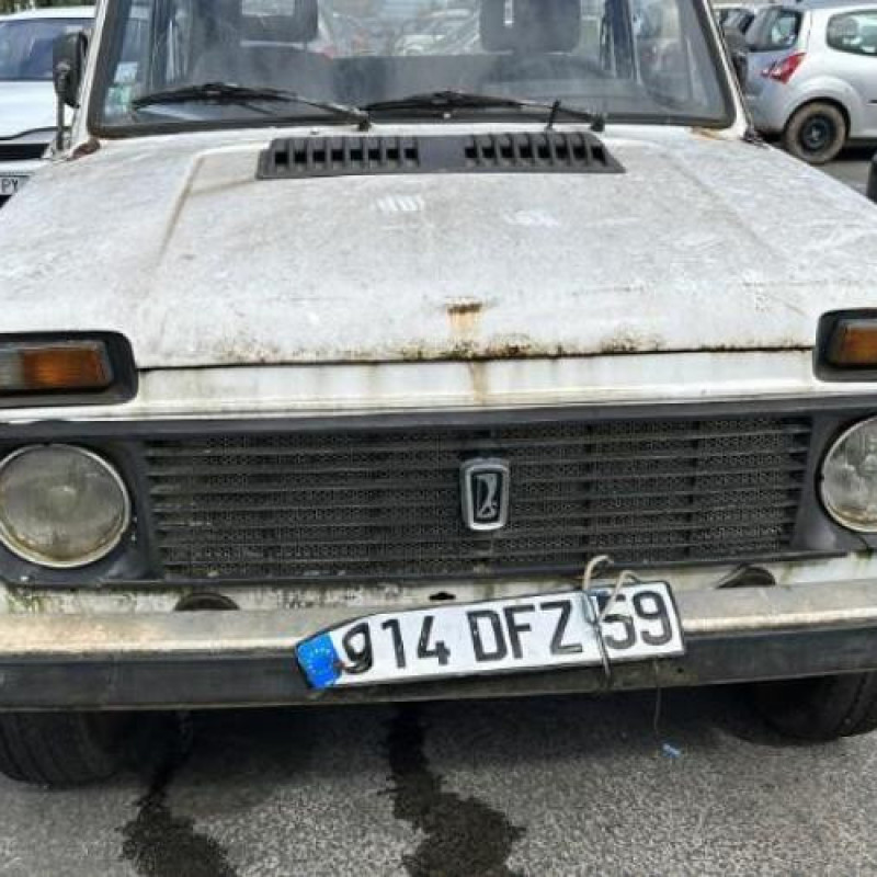 Vitre avant gauche LADA NIVA Photo n°7